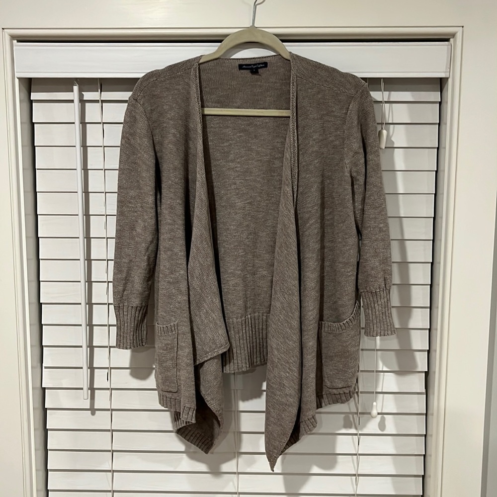American Eagle Outfitters. Tan/Beige. Size Large.